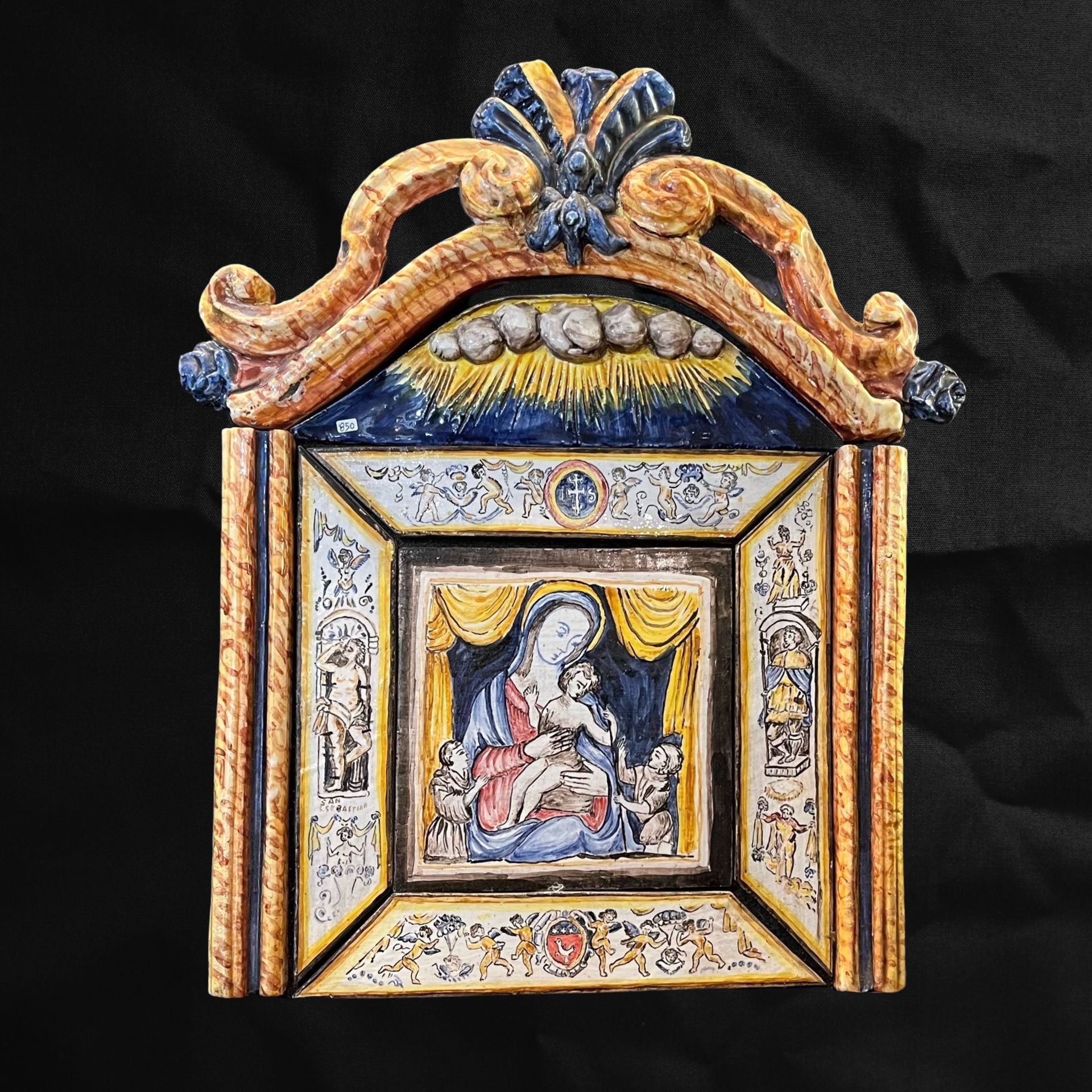 Majolica bas-relief with decorated central part